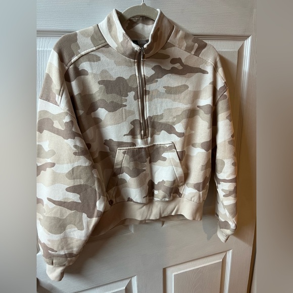 Divided Tops - DIVIDED by H&M Camo Quarter Zip